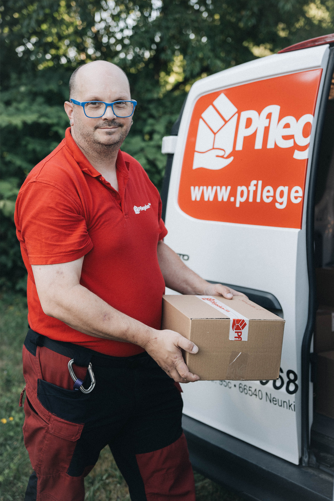 Fahrzeug von Pflegebox Saar unterwegs im Liefergebiet